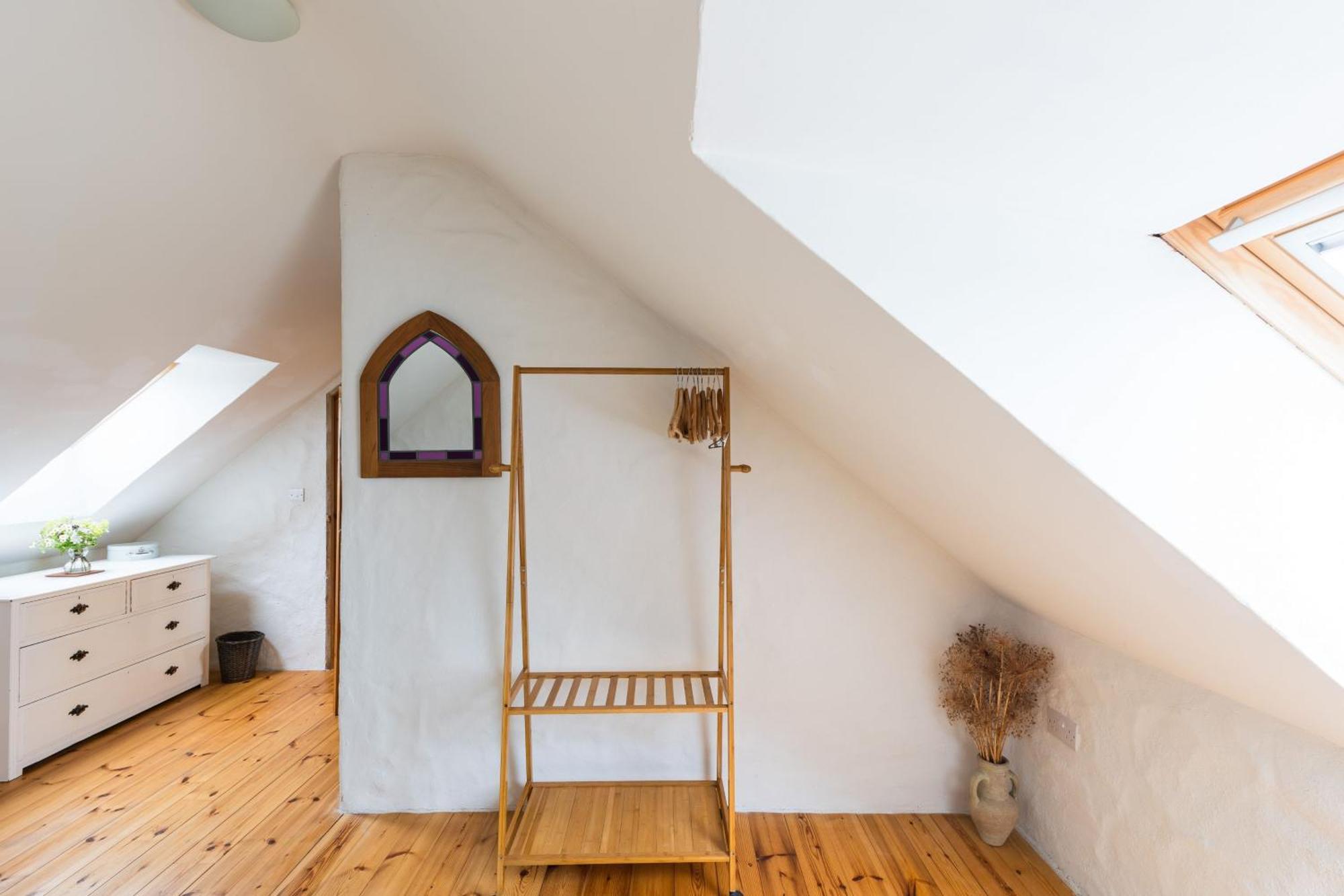 The Workshop- Eco Cottage By The Coastal Path Goodwick 外观 照片