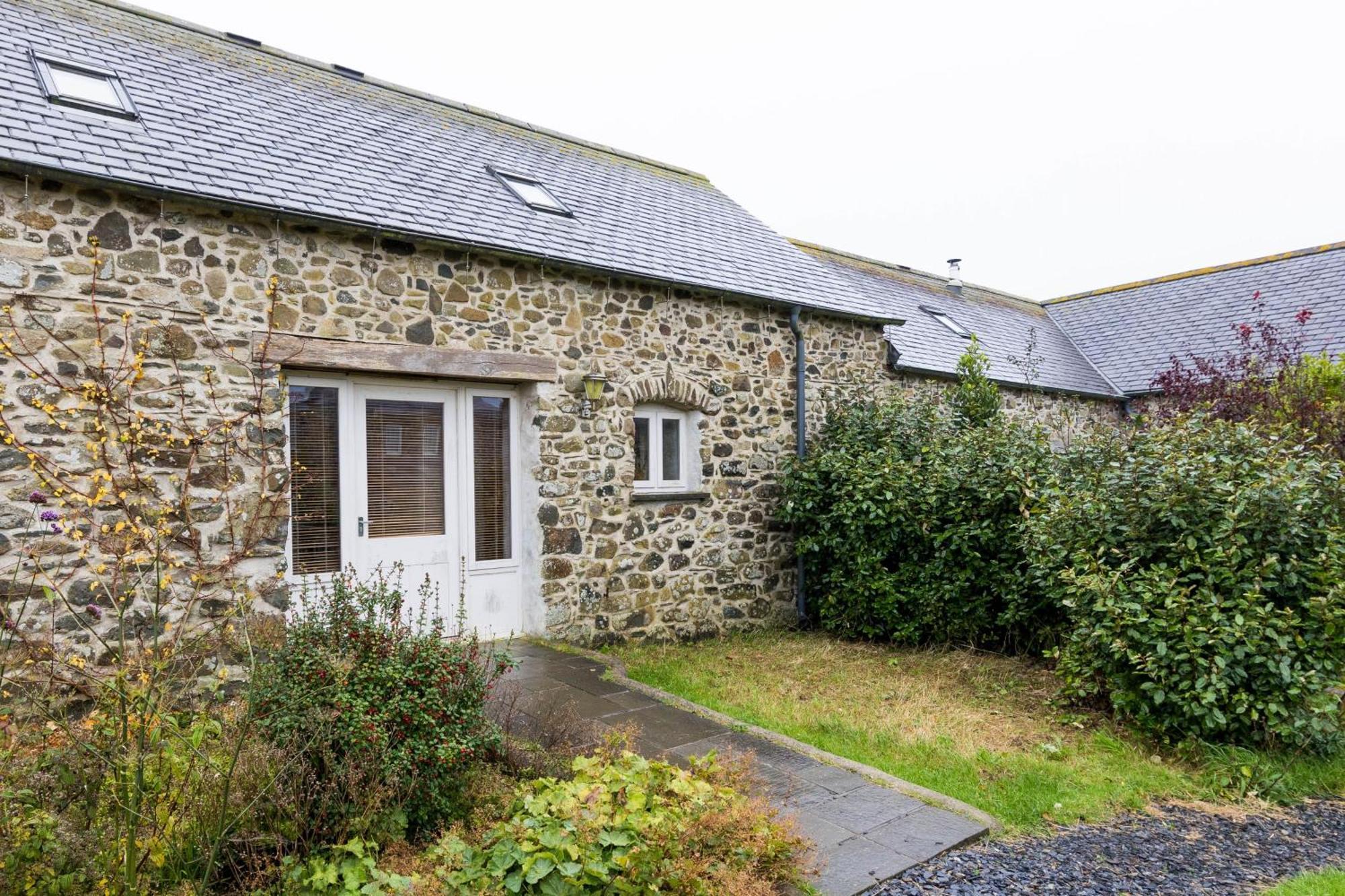 The Workshop- Eco Cottage By The Coastal Path Goodwick 外观 照片